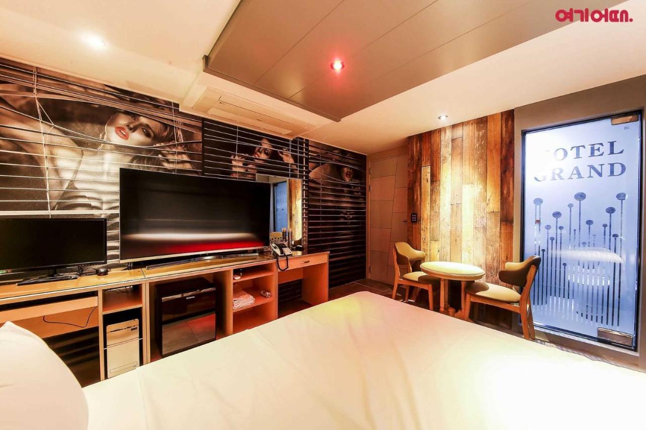 Goodstay Grand Motel Chuncheon Bagian luar foto