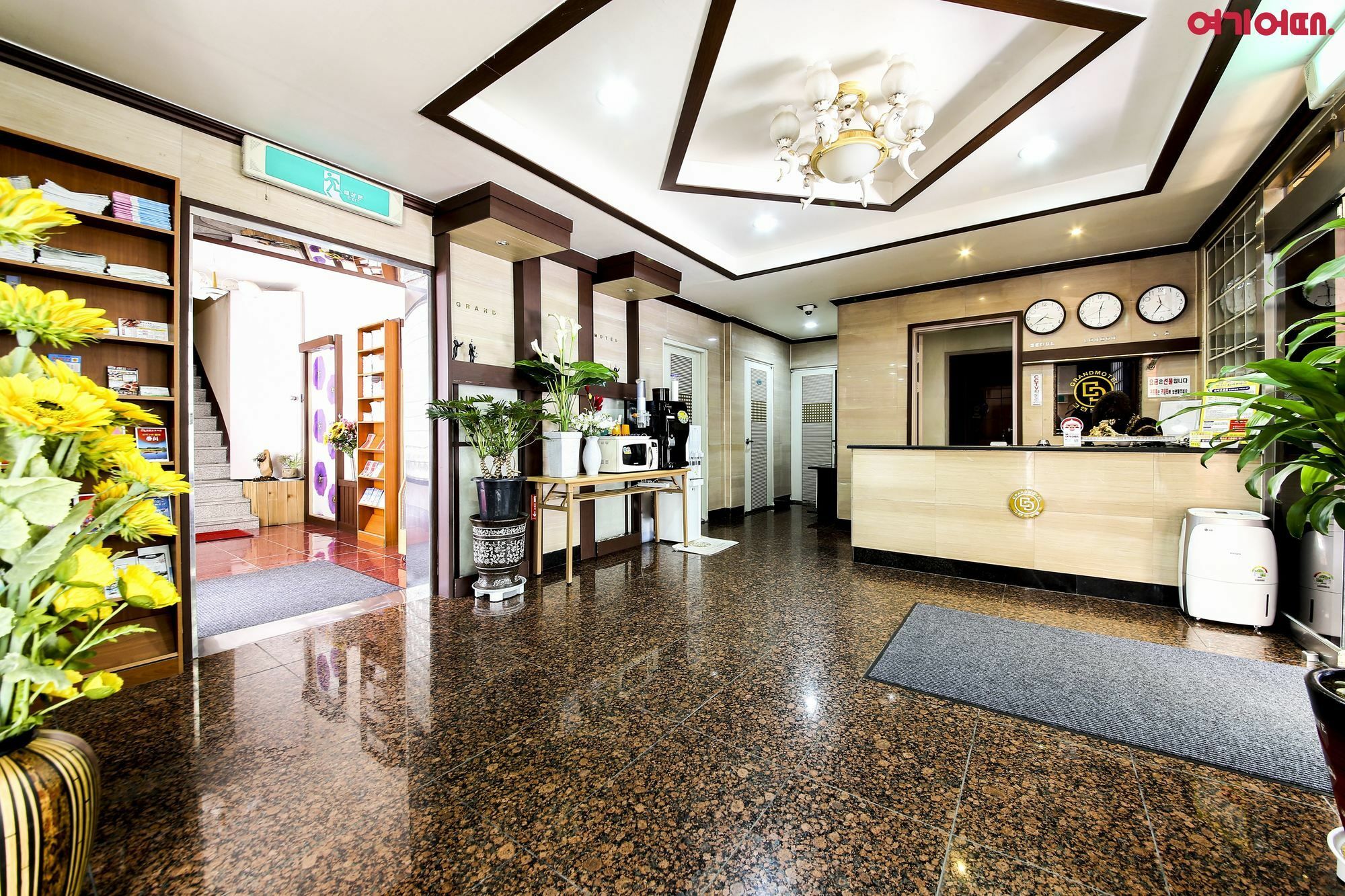 Goodstay Grand Motel Chuncheon Bagian luar foto